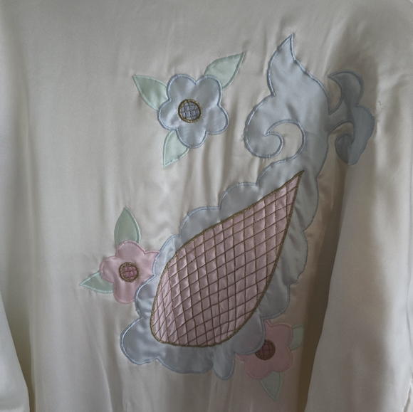 Beautiful Vintage Puff Robe - Picture 13 of 16